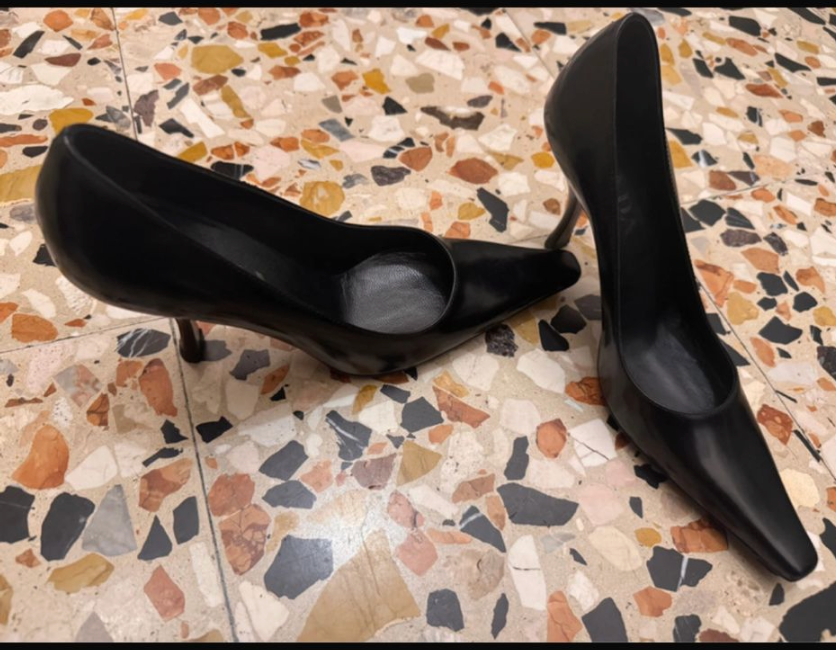 Escarpins en cuir noir Prada