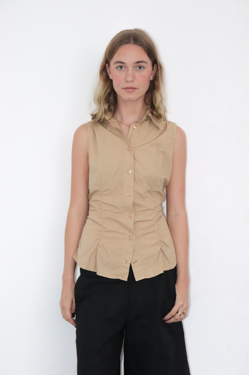 Chemise beige sans manche