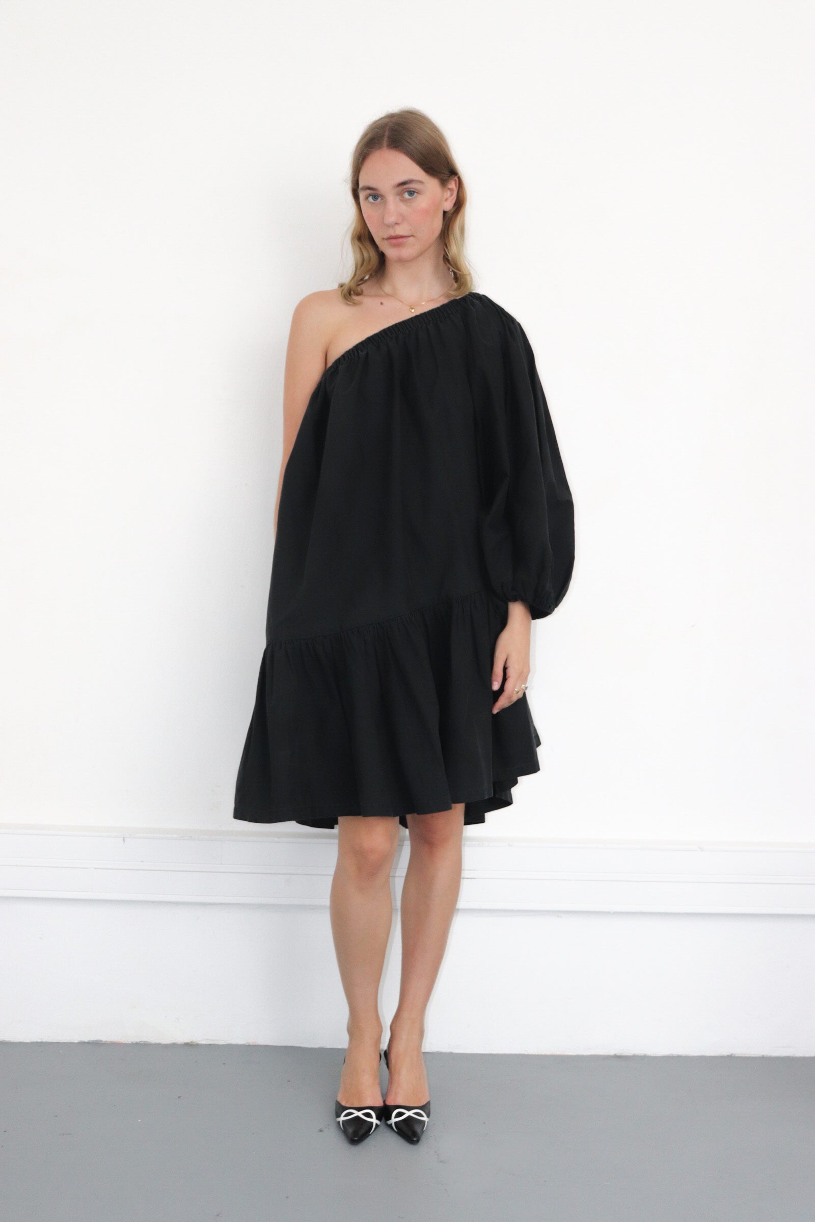 Robe noire manche bouffante