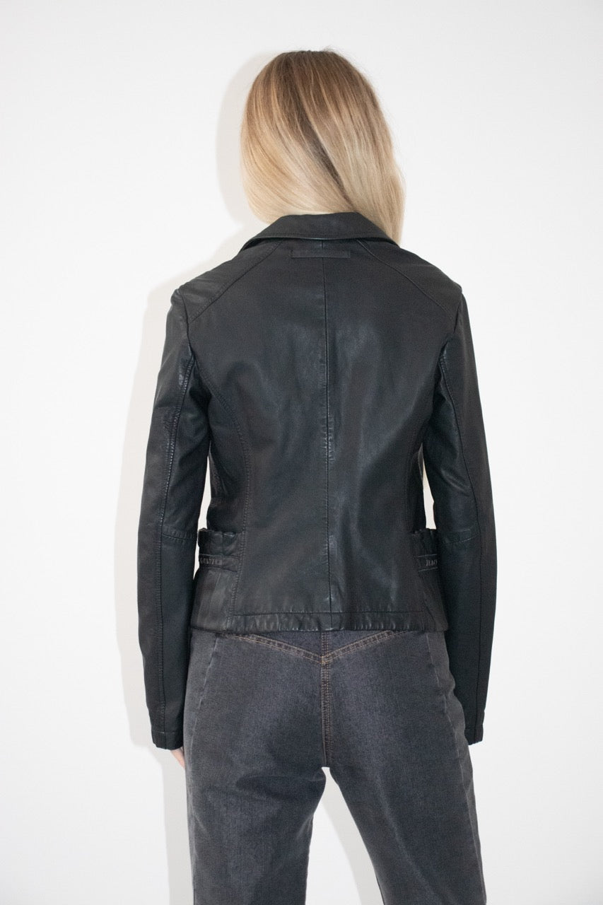 Fitted leather jacket