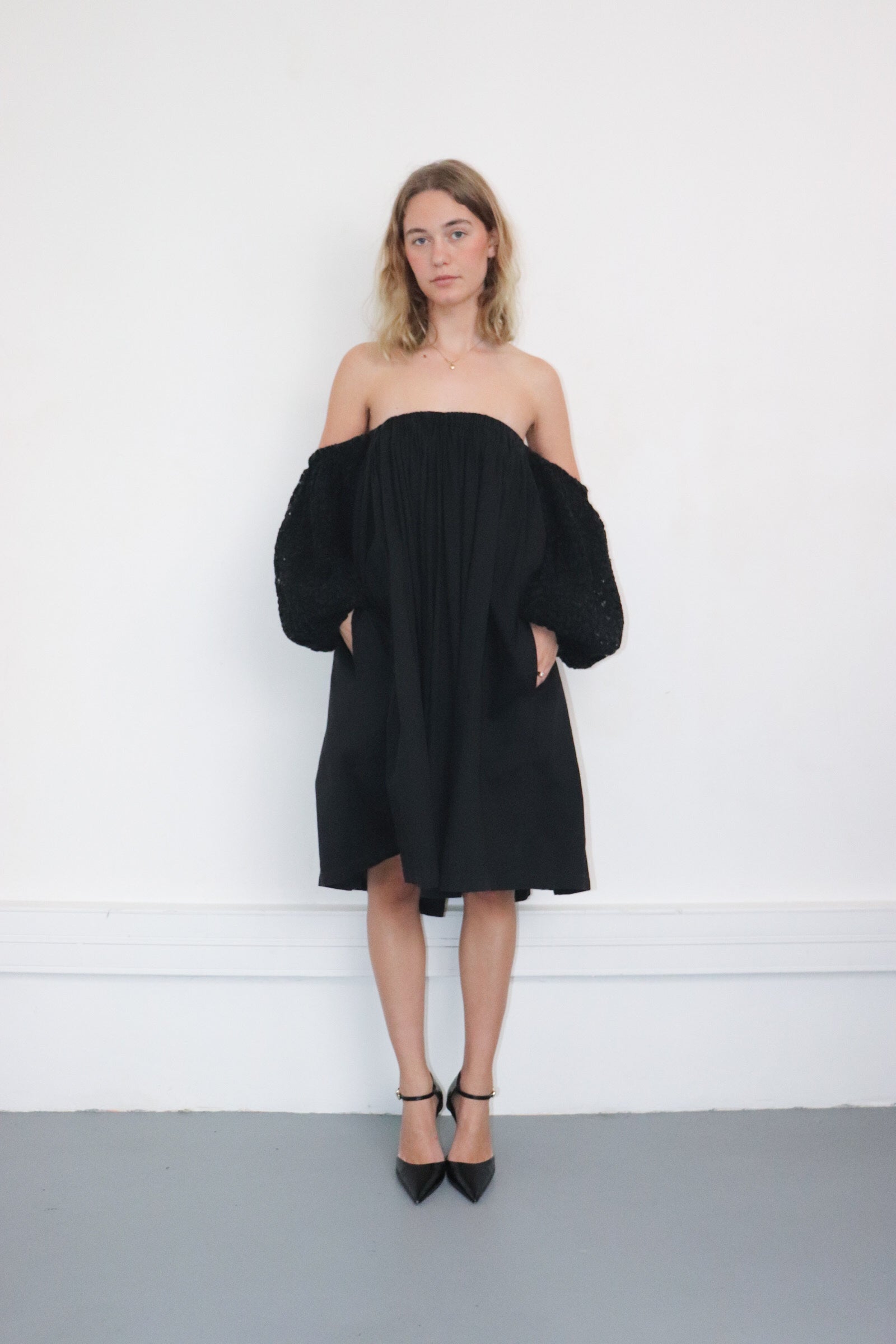 Robe noir manches bouffantes