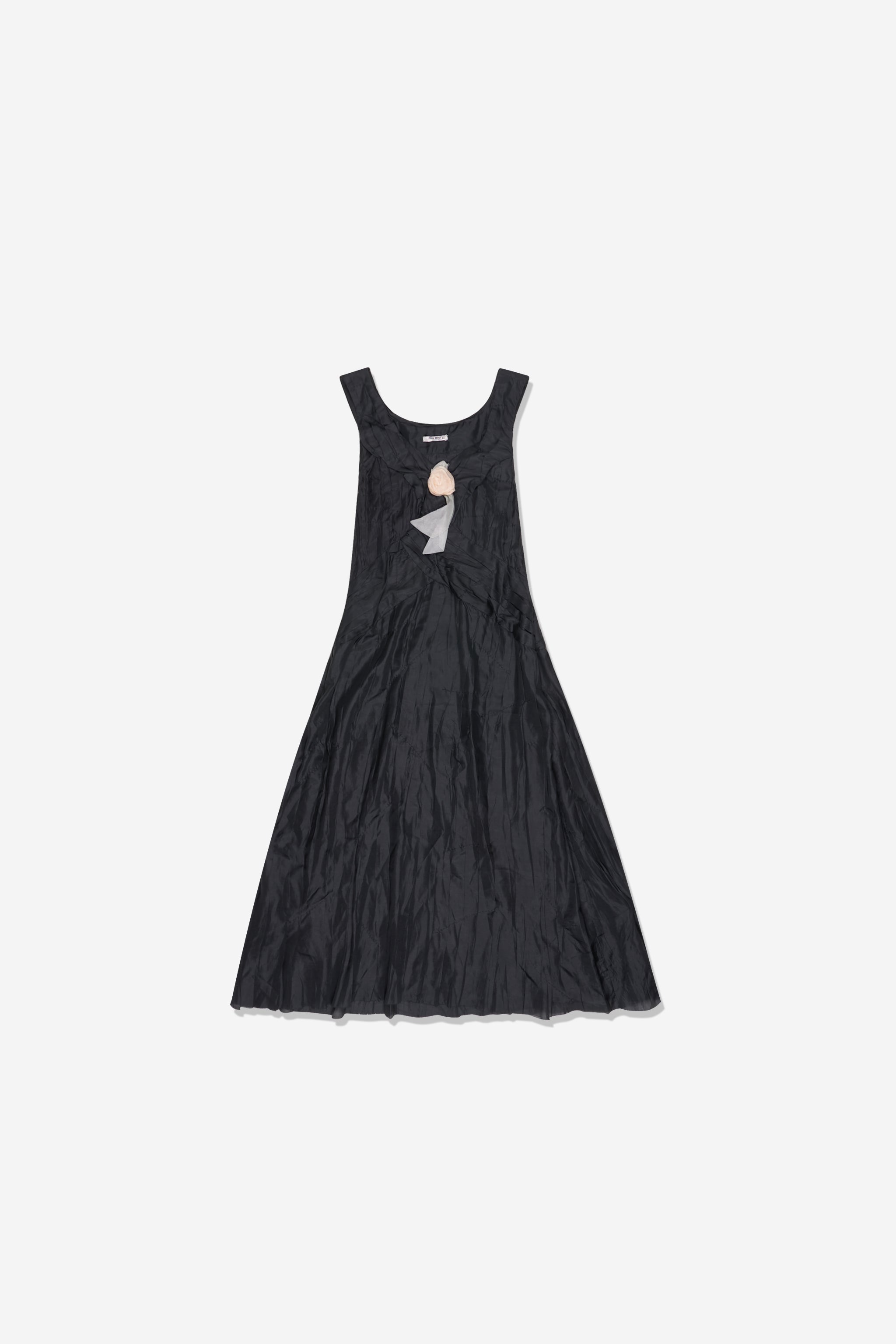 Robe noire plissée