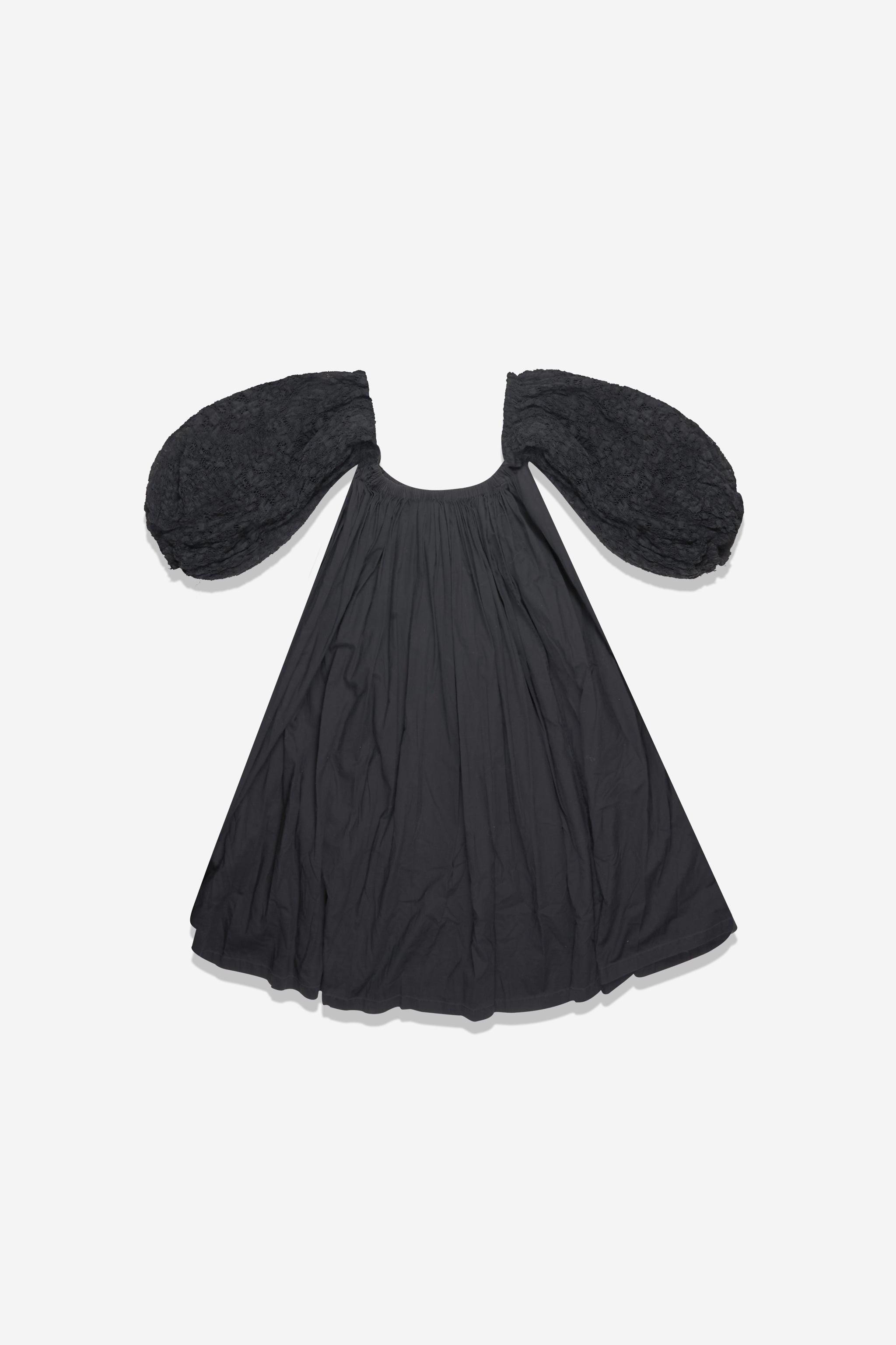Robe noir manches bouffantes